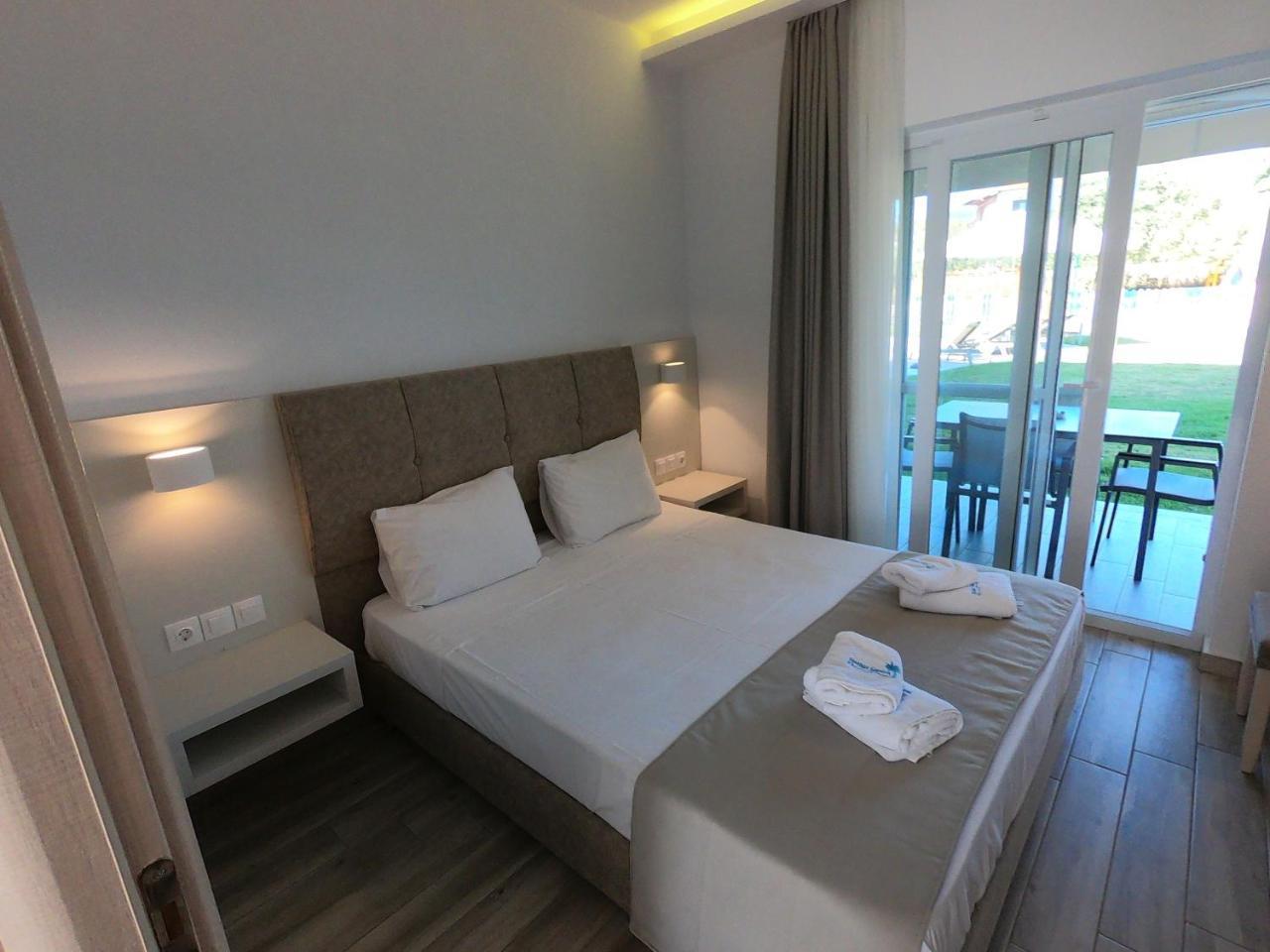 Finikas Garden Beach Resort Nikiti Nikiti (Sithonia) Exterior foto