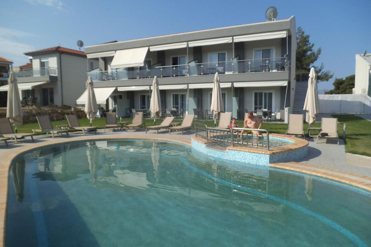 Finikas Garden Beach Resort Nikiti Nikiti (Sithonia) Exterior foto